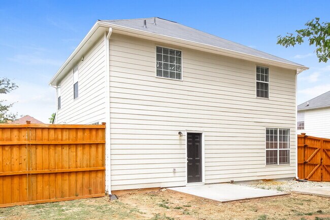 Building Photo - 2462 Raven Cir