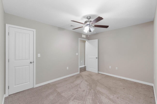 Building Photo - 426 Eisenhower Dr