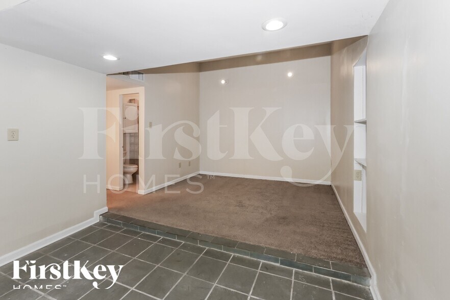 Building Photo - 5233 Edenshire Ave