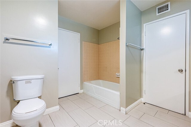 Building Photo - 2221 Palm Cir