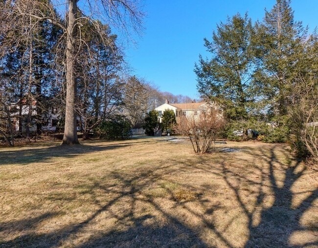 Building Photo - 438 Old Bedford Rd