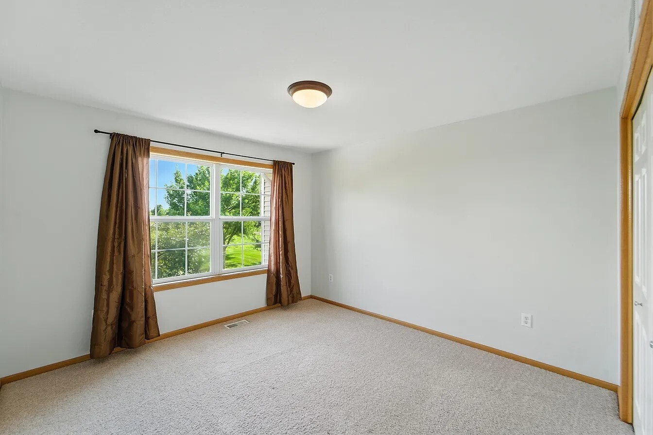 Building Photo - 277 S 79th St