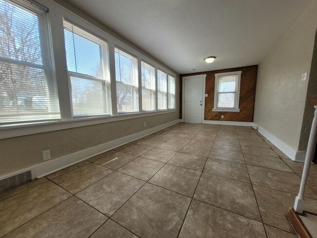 Building Photo - Four bedroom home on Indianola Ave with large yard and two decks!