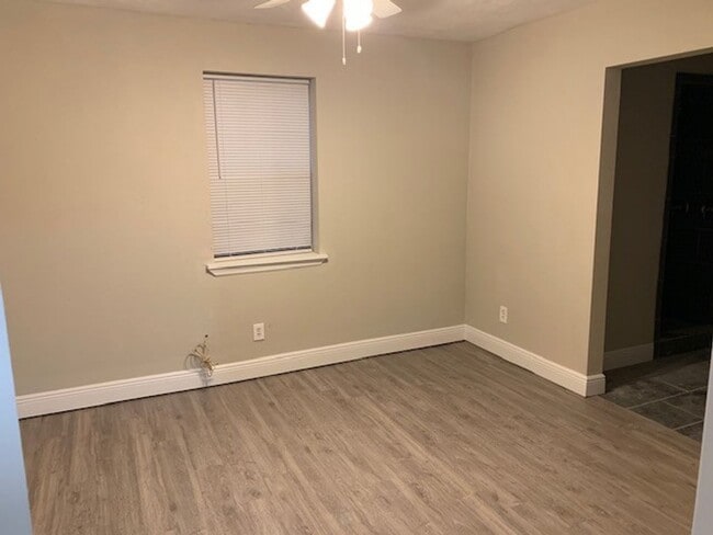 Building Photo - 3 bedroom 3 bath house in Midtown!! Available July 2026!