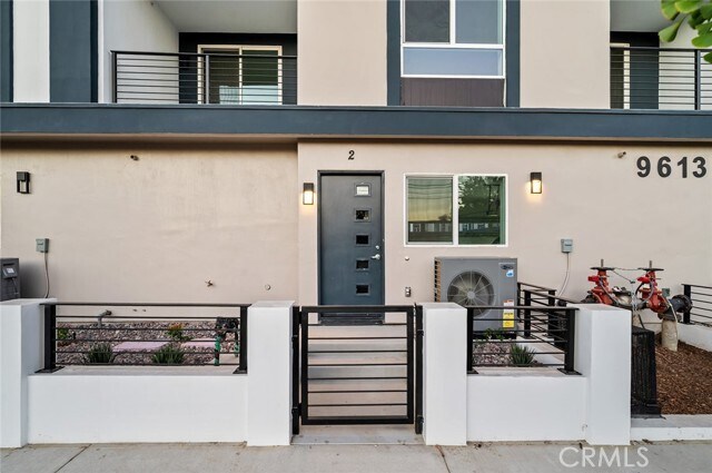 Building Photo - 9613 Juniper Ave