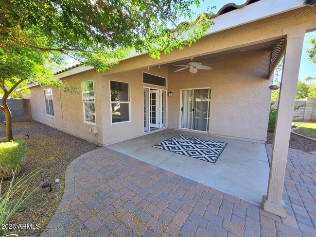 Building Photo - 2324 E Browning Pl