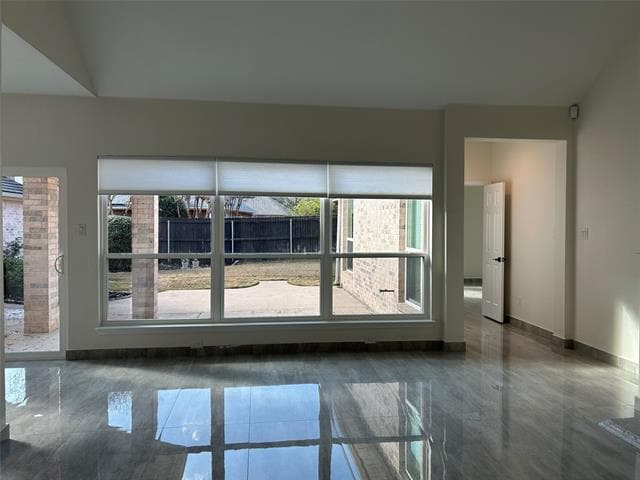 Building Photo - 304 Glen Hollow