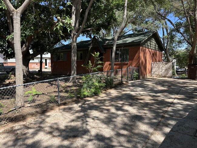 Building Photo - 423 Huntridge Dr