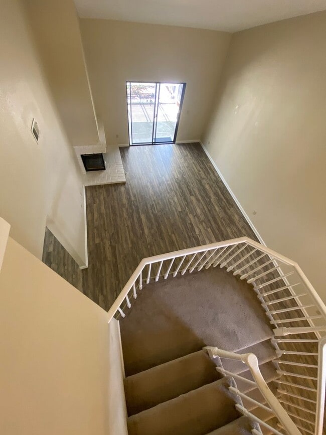 Building Photo - Danville Brookview Duet Townhouse 4 Br., 2...