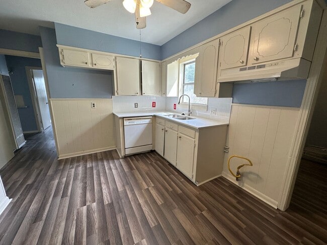Building Photo - Beautifully Remodeled 3 Bedroom Home