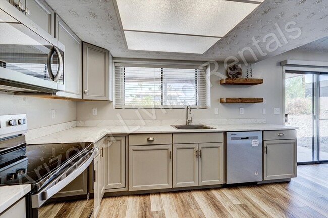 Building Photo - RENOVATED CUL-DE-SAC HOME