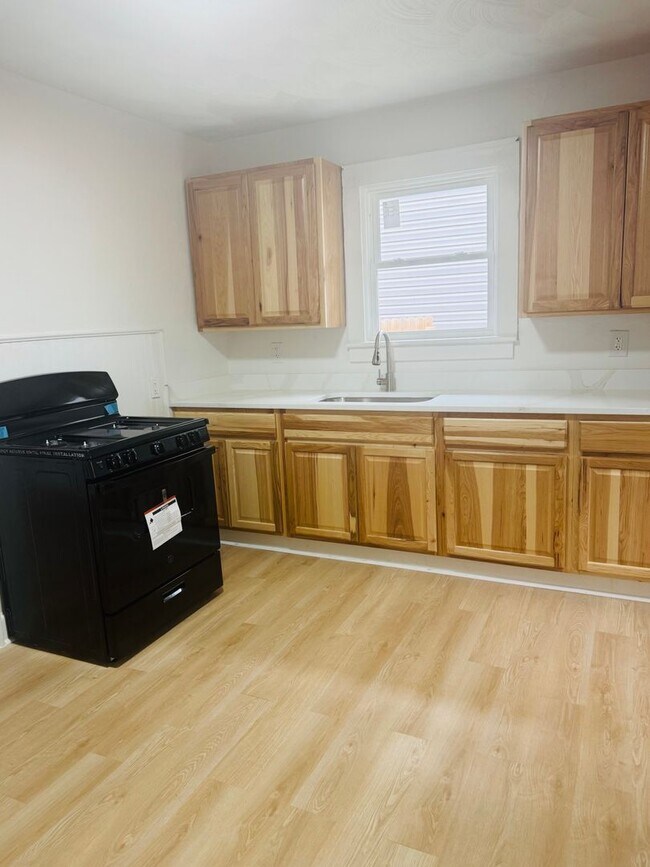 Building Photo - Remodeled 3 bedroom 1 bath home