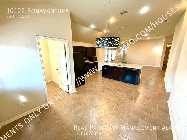 Building Photo - *APPLICATION RECEIVED** AVAILABLE NOW! 4 B...