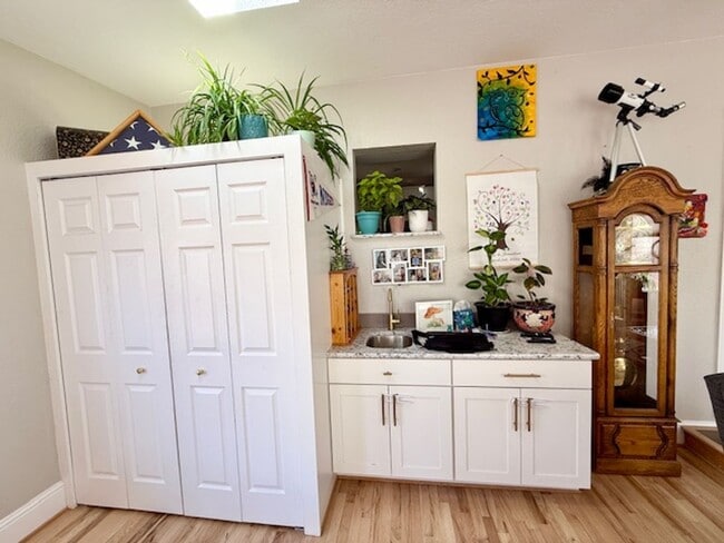 Building Photo - *West side charmer completely remodeled, mid century flare!