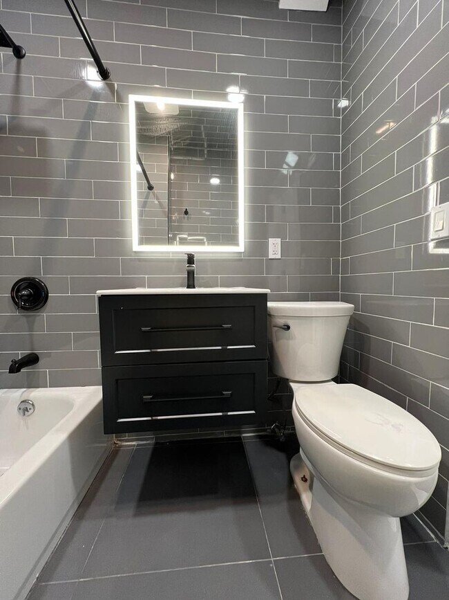 Building Photo - 423 Shelton Ave