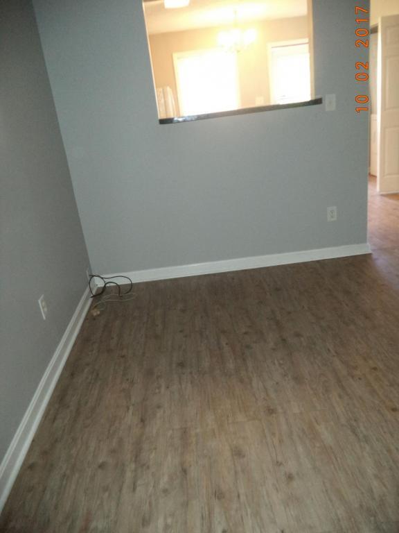 Building Photo - 619 Iowa Ave