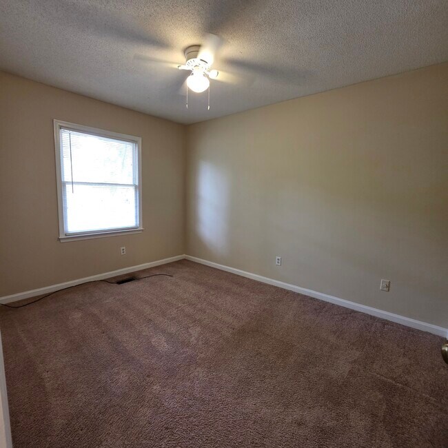 Building Photo - 1900 Buck Ln