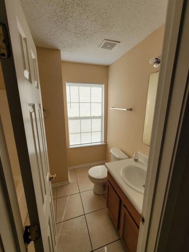 Building Photo - 1106 St Phillips Ct