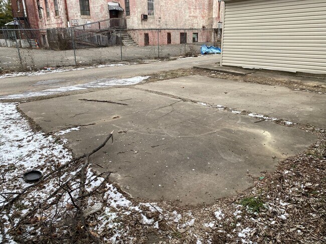 Building Photo - 2 Bedroom 2 Bathroom Single Family Home Franklinton