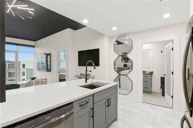 Building Photo - 250 Pharr Rd NE