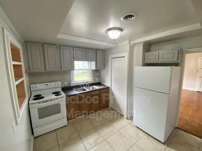 Building Photo - 309 3rd St