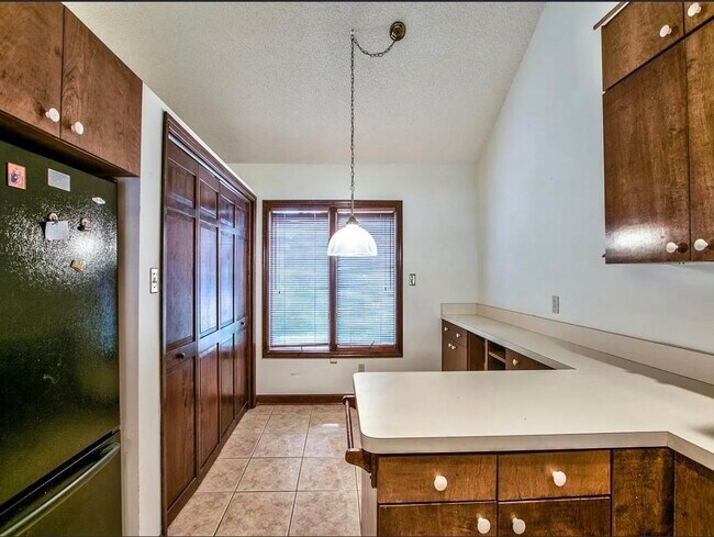 Building Photo - 842 Santa Rosa Dr