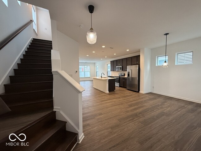 Building Photo - 326 N Warman Ave