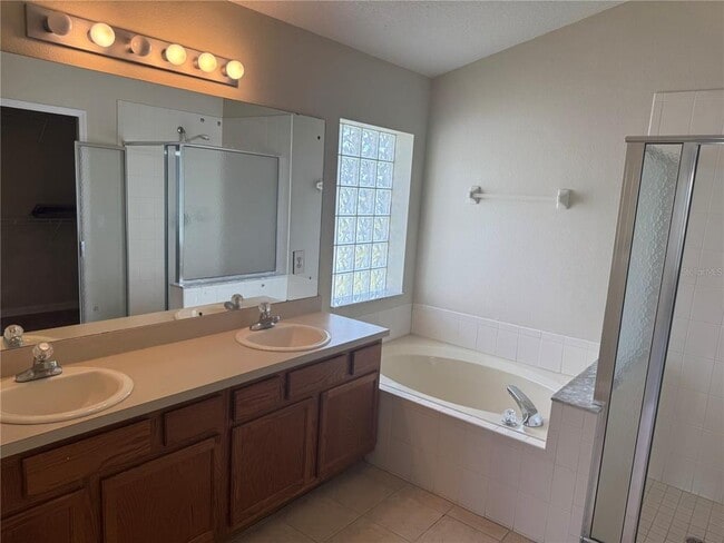 Building Photo - 15612 Markham Dr