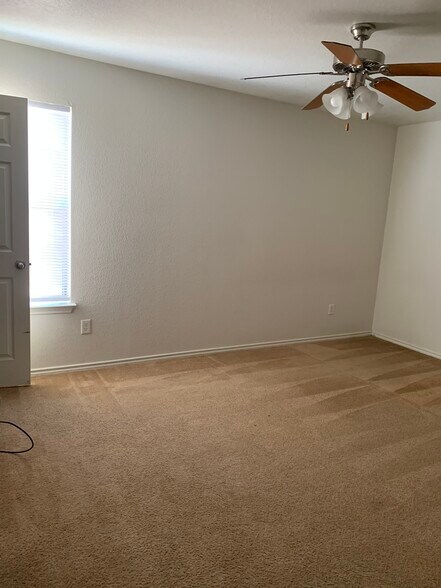 Building Photo - 2912 Ashley Dr