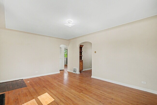 Building Photo - Charming 2-Bedroom Wheat Ridge Bungalow Near Sloan’s Lake - Available Now!