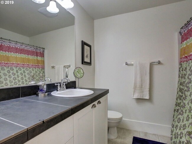 Building Photo - 2 Bedroom 2.5 Bathroom with 2 Tandem Car garage ~ Convenient Cedar Mill Location Near St. Vincent...