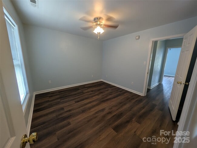 Building Photo - 1505 Flintwood Dr