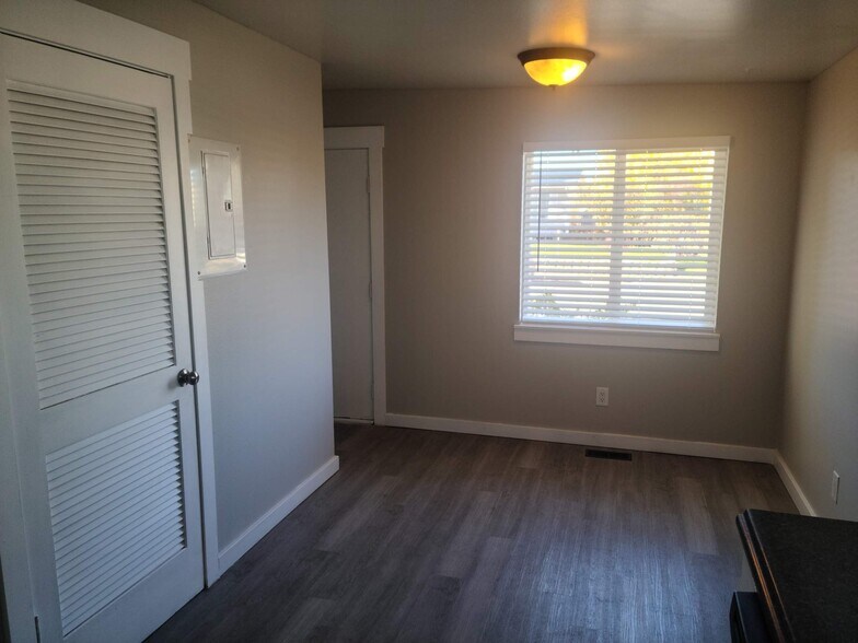 Building Photo - 4860 S 250 W