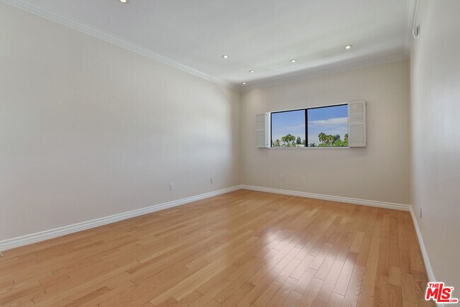 Building Photo - 4443 Ventura Canyon Ave