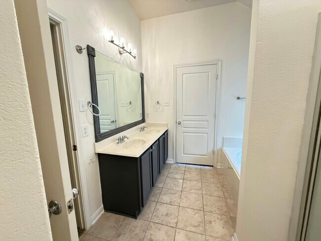 Building Photo - 2644 Calmwater Dr
