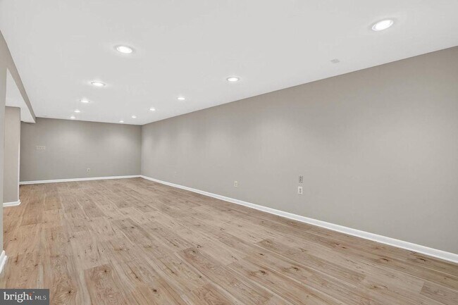 Building Photo - 927 Juliet Ln