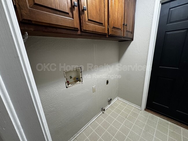 Building Photo - 6300 Brookside Dr