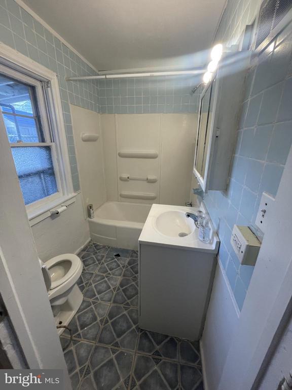 Building Photo - 932 Walnut St