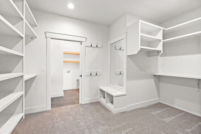 Building Photo - 2440 W Iron Coop St