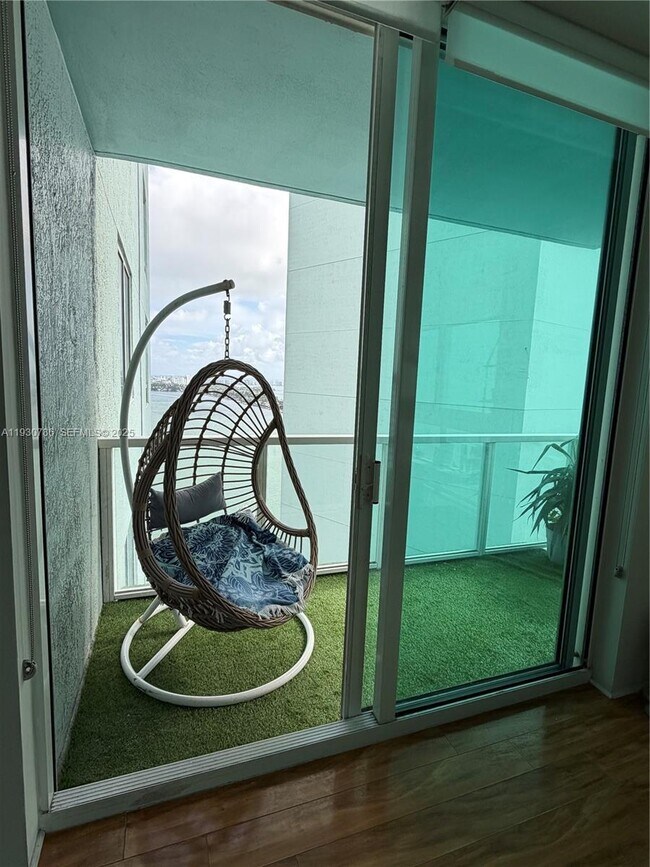 Building Photo - 1900 N Bayshore Dr