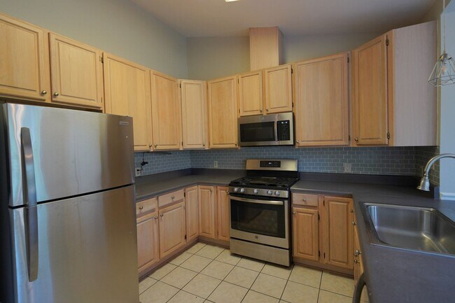 Building Photo - 3 Bed / 2 Bath with Large Yard/Garage in Bucklake area!