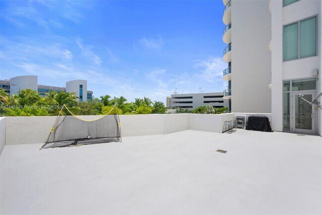 Building Photo - 3029 NE 188th St