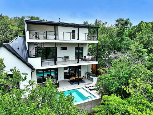 Building Photo - 2212 Trailside Dr