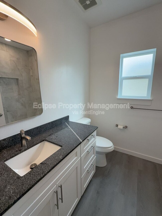 Building Photo - 147 Buena Vista Dr