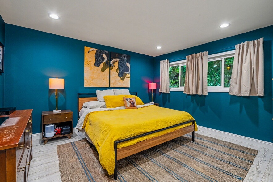 Building Photo - 2700 Cahuenga Blvd E