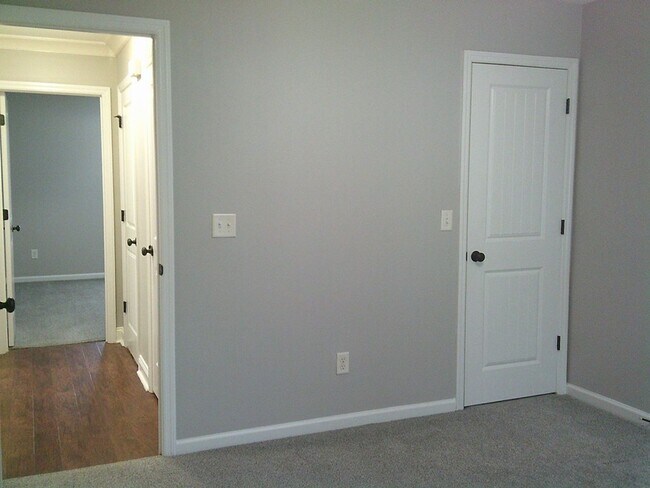 Building Photo - Spacious 3BR Home with Screened Porch, Fenced Backyard & Wired Shop in North Valdosta