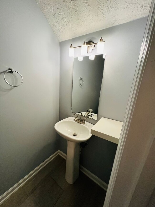 Building Photo - Donahue Crossing Condos, Unit 403