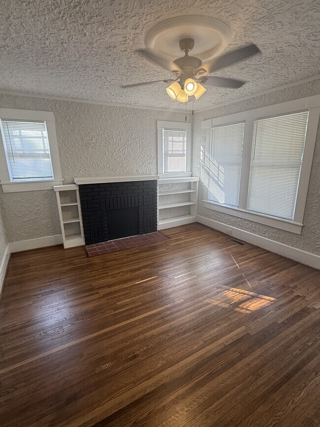 Building Photo - 729 80th Pl S