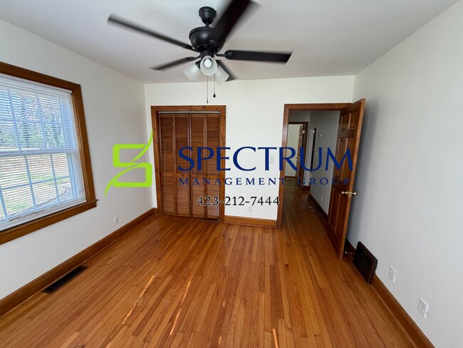 Building Photo - 1148 Lake Dr