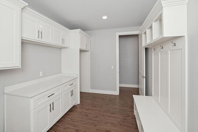 Building Photo - 9240 Highland Springs Dr